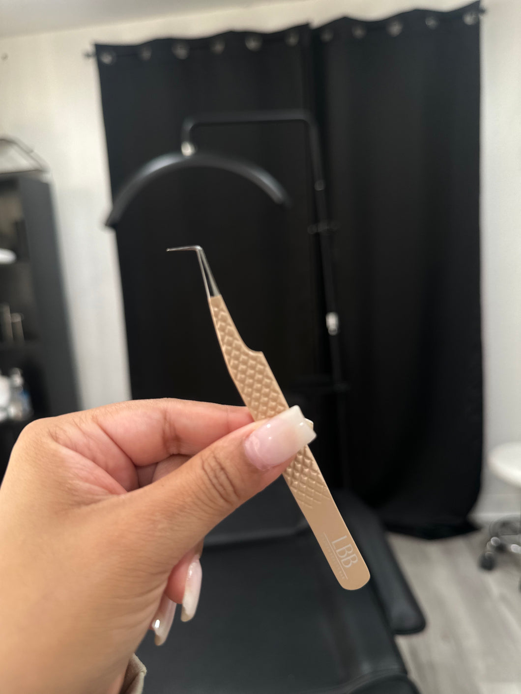 BROWN VOLUME TWEEZER